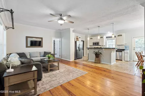 152 Crystal Ct, Hampstead, NC 28443 photo 9