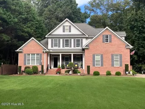 102 Oxford Rd, Greenville, NC 27858
