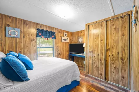 Bedroom - 618 Creek Dr, Hampstead, NC 28443 photo 1 of 9