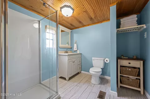Bath - 618 Creek Dr, Hampstead, NC 28443 photo 3 of 5