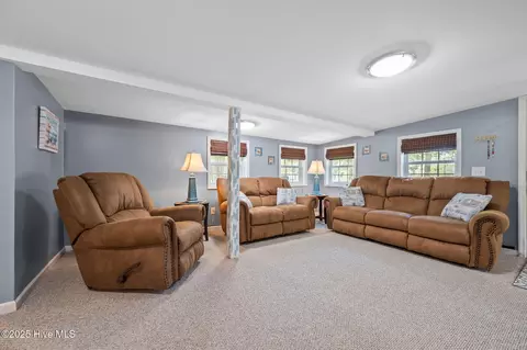 Living - 618 Creek Dr, Hampstead, NC 28443 photo 2 of 3
