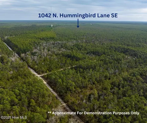 1042 N Hummingbird Ln SE, Southport, NC 28461
