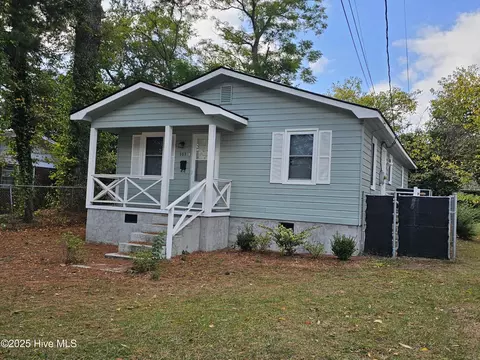 303 W 7th St, Washington, NC 27889