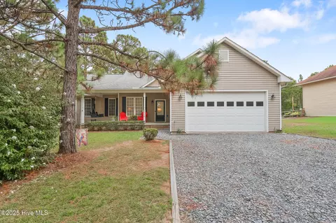 143 Cardinal Ln, West End, NC 27376