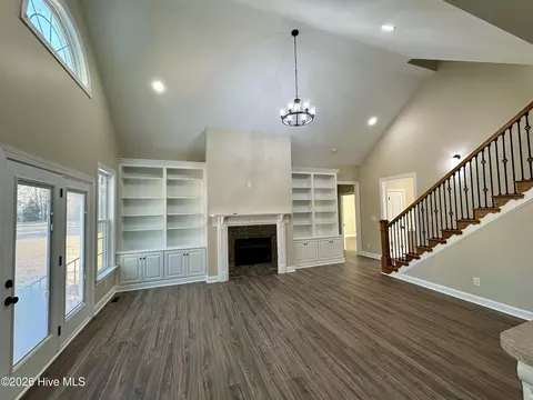 100 Chris St, Mount Olive, NC 28365 photo 3
