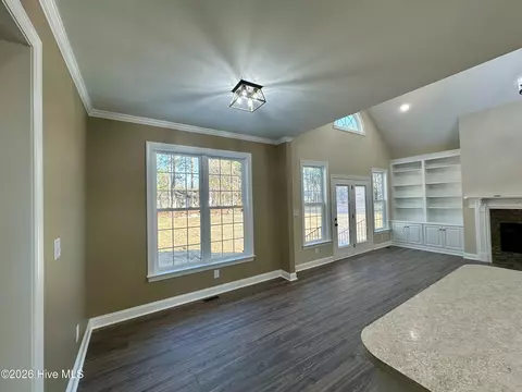 100 Chris St, Mount Olive, NC 28365 photo 5
