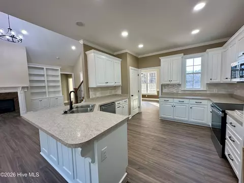 100 Chris St, Mount Olive, NC 28365 photo 6