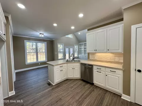 100 Chris St, Mount Olive, NC 28365 photo 8
