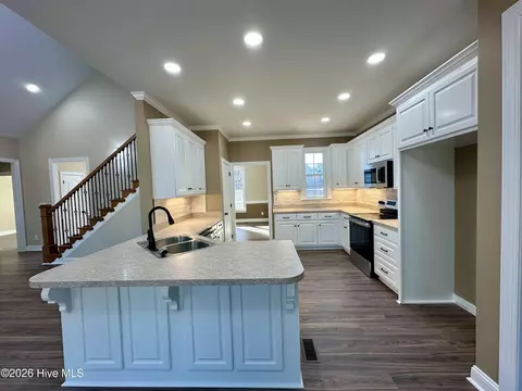 100 Chris St, Mount Olive, NC 28365 photo 10