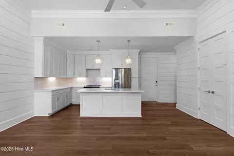 805 Mulberry St UNIT 104, Beaufort, NC 28516