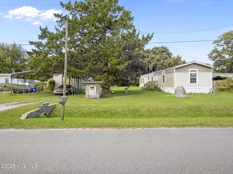137 Zacchaeus Ave, Morehead City, NC 28557