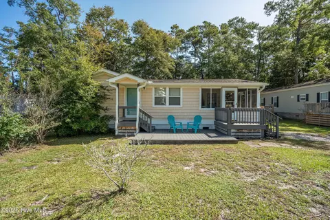 314 NE 75th St, Oak Island, NC 28465