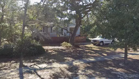 507 W Oak Island Dr, Oak Island, NC 28465