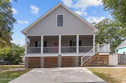 101 SW 28th St, Oak Island, NC 28465