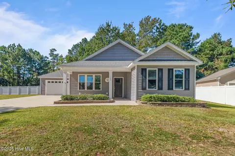 105 Pine Ct, Cape Carteret, NC 28584