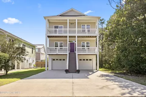 805 S South Carolina Ave, Carolina Beach, NC 28428