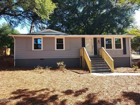 201 N Leak St, Southern Pines, NC 28387