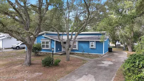 209 NE 56th St, Oak Island, NC 28465