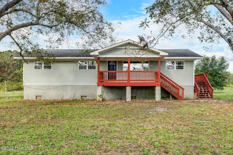 5882 Croomsbridge Rd, Burgaw, NC 28425