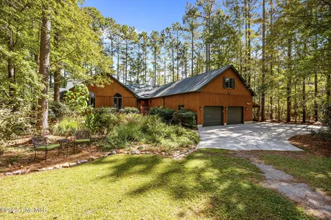 64 Leeward Ln, Oriental, NC 28571