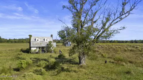 2438 White Oak River Rd, Maysville, NC 28555