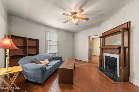 Living - 609 E Main St, Washington, NC 27889 photo 3 of 4