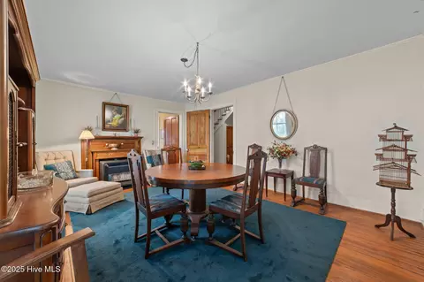 Dining - 609 E Main St, Washington, NC 27889 photo 2 of 3