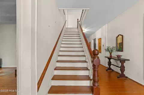 Entry Way - 609 E Main St, Washington, NC 27889 photo 2 of 5