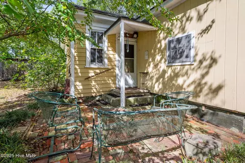 Exterior - 609 E Main St, Washington, NC 27889 photo 5 of 9