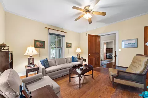 Living - 609 E Main St, Washington, NC 27889 photo 2 of 4