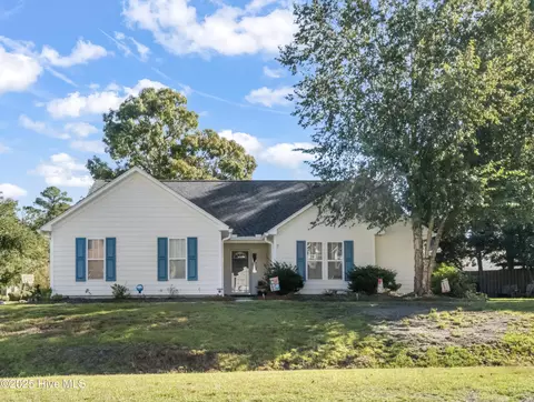 100 Southern Magnolia Ct, Hampstead, NC 28443