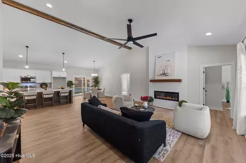 6 Pine Valley Cir, Foxfire Village, NC 27281