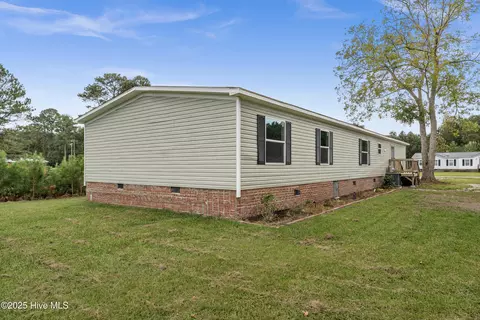 120 NW First St, Teachey, NC 28464
