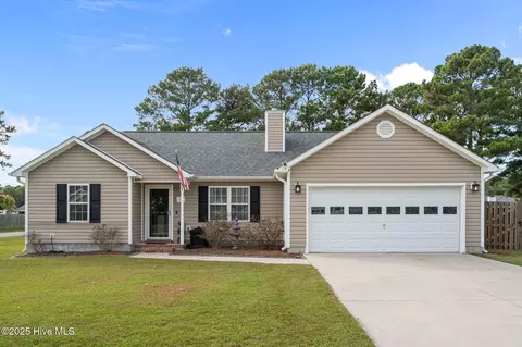 141 Lawndale Ln, Sneads Ferry, NC 28460