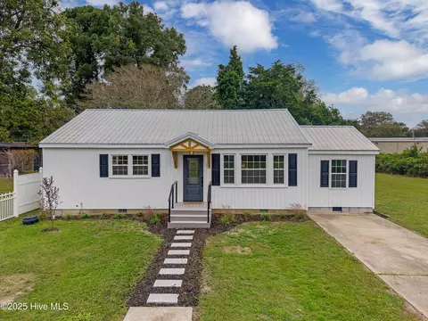 313 First Ave, Vanceboro, NC 28586