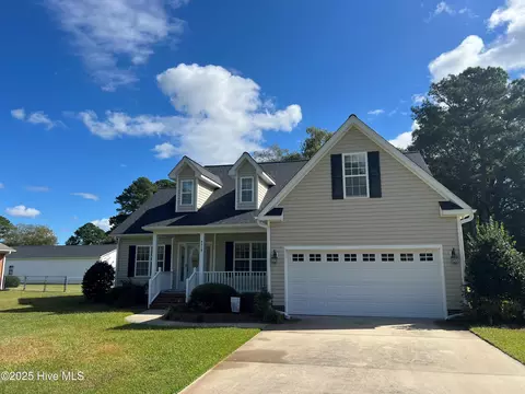 4219 Maple Dr, Ayden, NC 28513