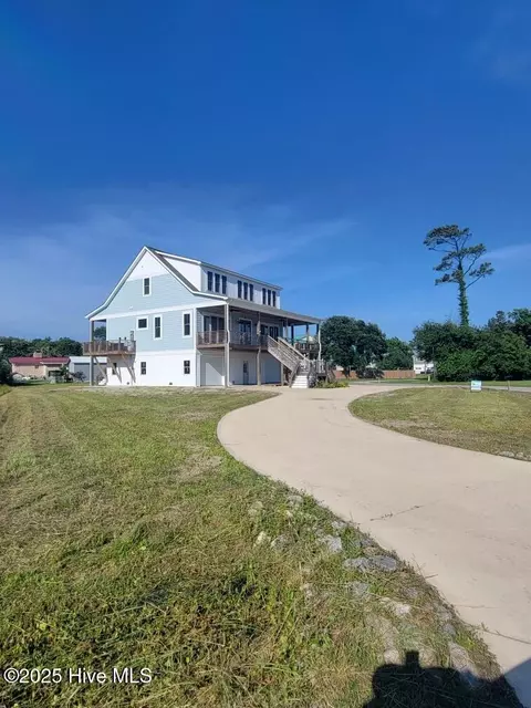 202 Topsail Watch Dr, Hampstead, NC 28443