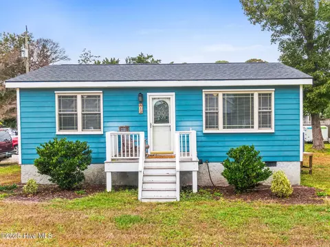 812 S Sixth St, Carolina Beach, NC 28428