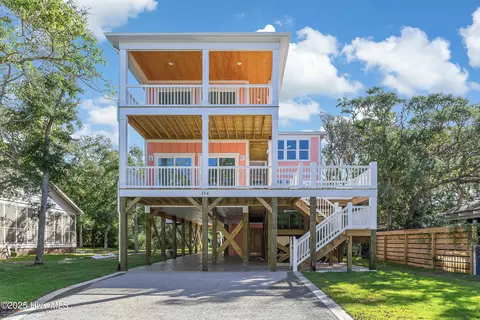114 SE 75th St, Oak Island, NC 28465