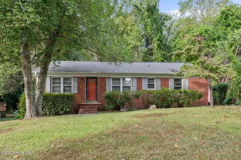 2405 Jefferson Dr, Greenville, NC 27858