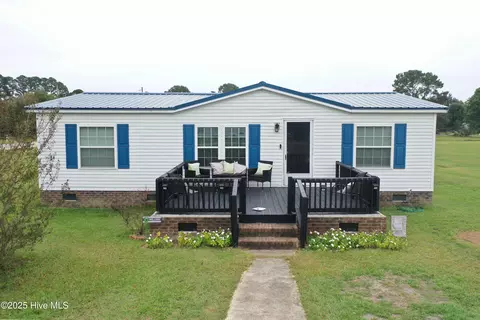 66 Raspberry Ln, Lumberton, NC 28360