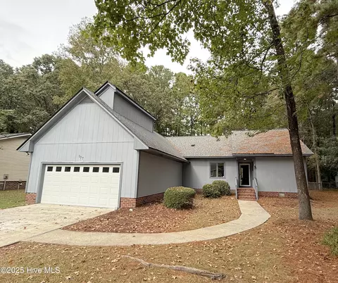 107 E Baywood Ln, Greenville, NC 27834