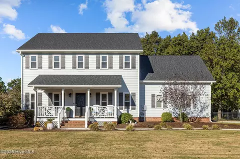 1801 Clubhouse Dr, Morehead City, NC 28557