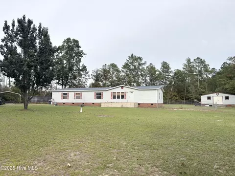 371 Maysville Ln, Tar Heel, NC 28392