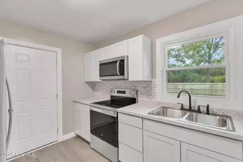 Kitchen - 175 Kellumtown Rd, Hubert, NC 28539 photo 1 of 1