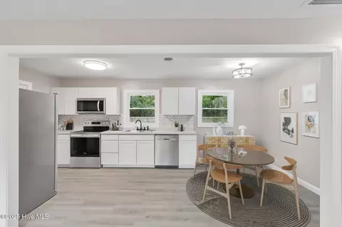 Dining - 175 Kellumtown Rd, Hubert, NC 28539 photo 1 of 1