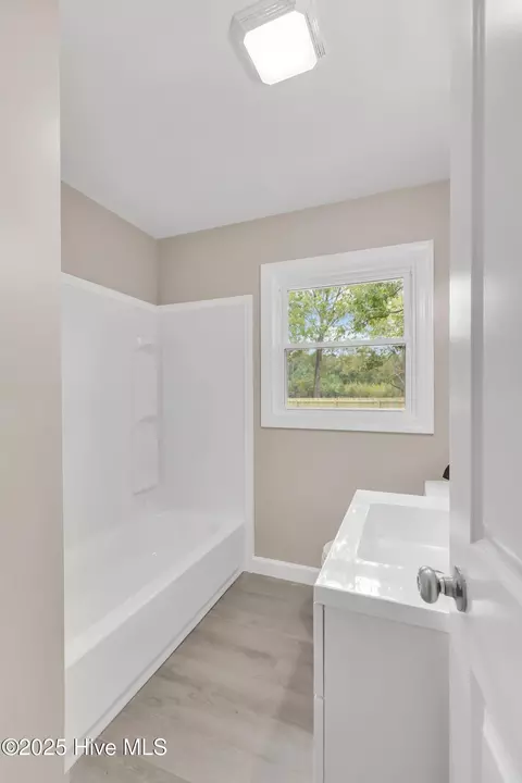 Bath - 175 Kellumtown Rd, Hubert, NC 28539 photo 1 of 2