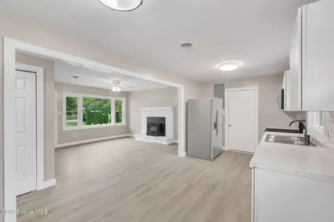 Living - 175 Kellumtown Rd, Hubert, NC 28539 photo 5 of 5