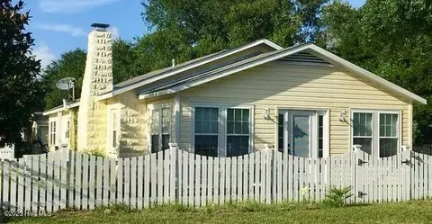 418 Fayetteville Ave, Carolina Beach, NC 28428