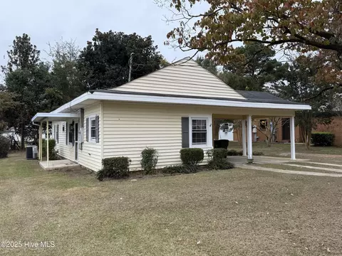 312 N Martin St, Mount Olive, NC 28365
